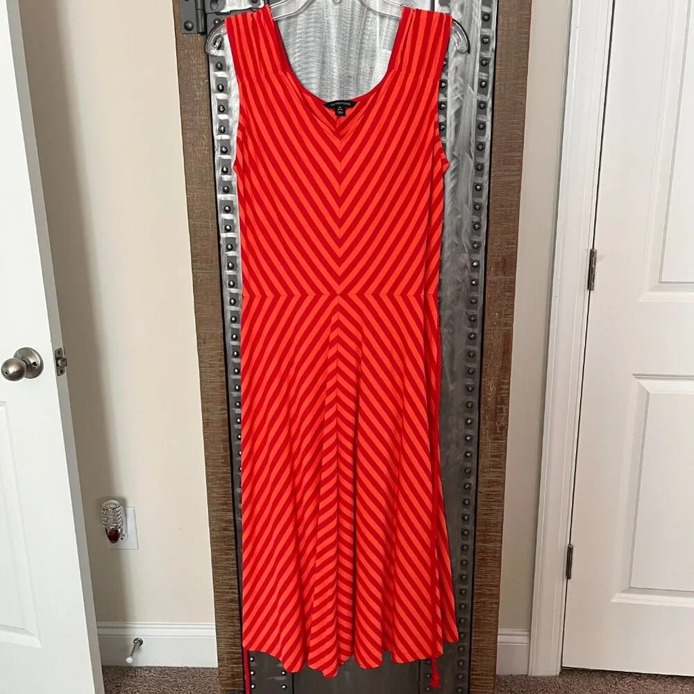 NWOT Lands' End Coral Bliss Chevron Stripe V-Neck Shirred Shoulder Dress - Picture 8 of 13